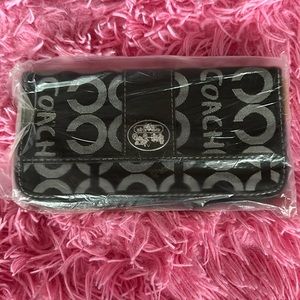 EUC Coach zipper clutch wallet 8x4